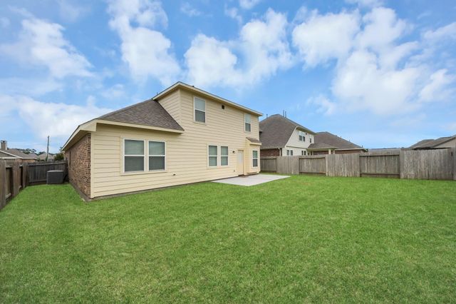 6527 Hunters Trace Lane, Baytown, TX 77521