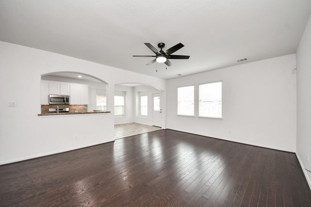 6527 Hunters Trace Lane, Baytown, TX 77521