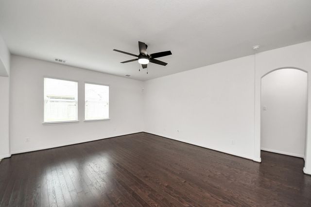 6527 Hunters Trace Lane, Baytown, TX 77521