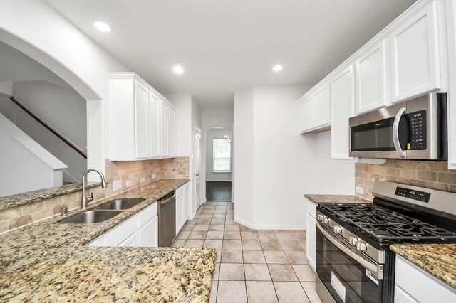6527 Hunters Trace Lane, Baytown, TX 77521