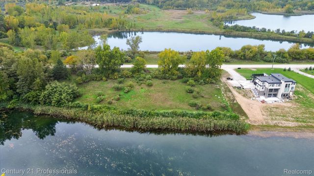 2202 Inwood Road, Washington Township, MI 48095