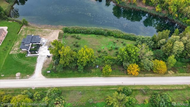 2202 Inwood Road, Washington Township, MI 48095