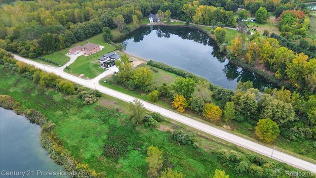 2202 Inwood Road, Washington Township, MI 48095