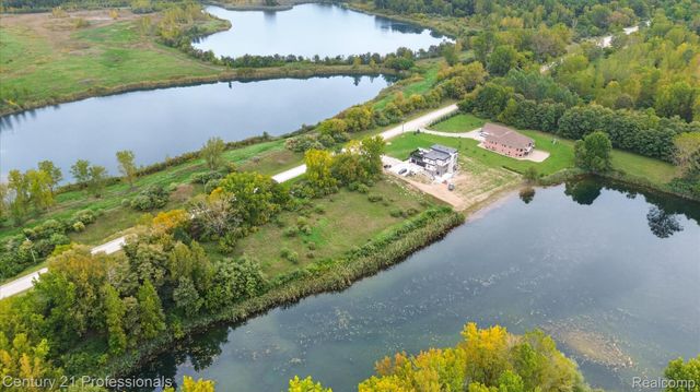 2202 Inwood Road, Washington Township, MI 48095