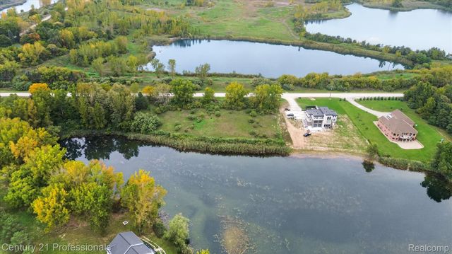 2202 Inwood Road, Washington Township, MI 48095