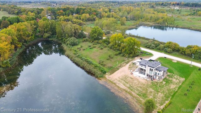 2202 Inwood Road, Washington Township, MI 48095