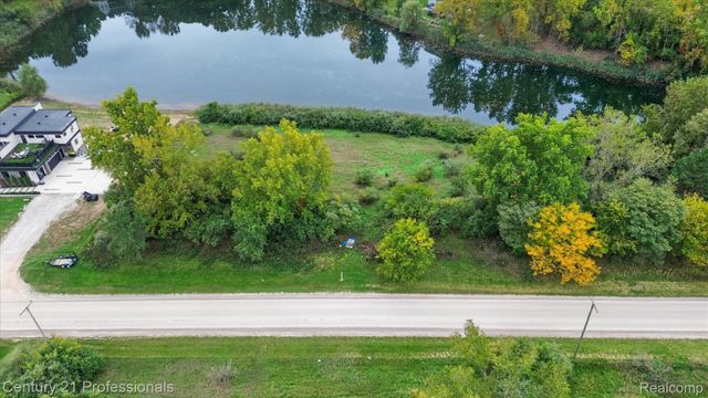 2202 Inwood Road, Washington Township, MI 48095