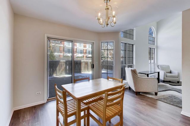 640 Sturnbridge Lane, Schaumburg, IL 60173