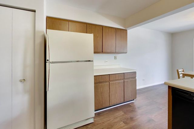 640 Sturnbridge Lane, Schaumburg, IL 60173