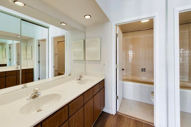 640 Sturnbridge Lane, Schaumburg, IL 60173