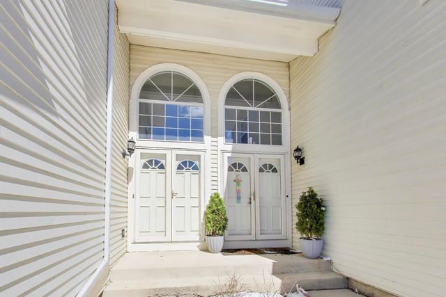 640 Sturnbridge Lane, Schaumburg, IL 60173