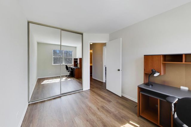 640 Sturnbridge Lane, Schaumburg, IL 60173