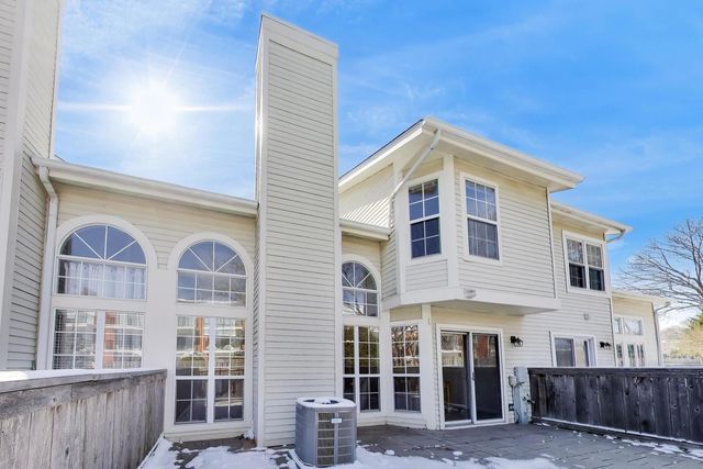 640 Sturnbridge Lane, Schaumburg, IL 60173