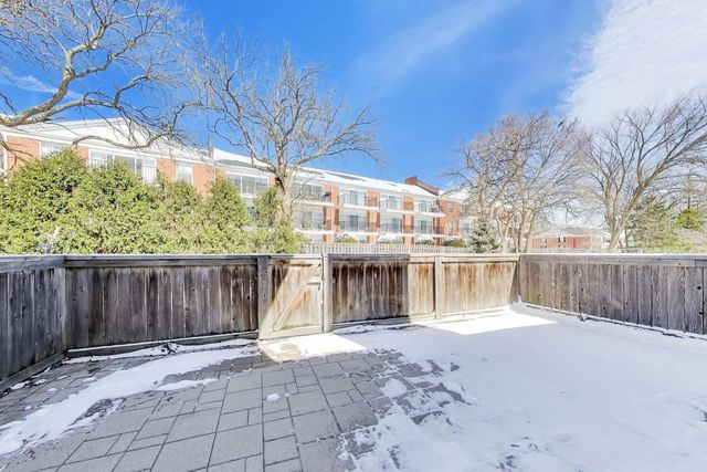 640 Sturnbridge Lane, Schaumburg, IL 60173