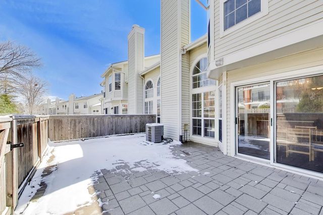 640 Sturnbridge Lane, Schaumburg, IL 60173