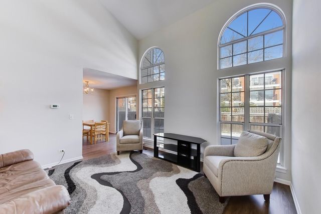 640 Sturnbridge Lane, Schaumburg, IL 60173