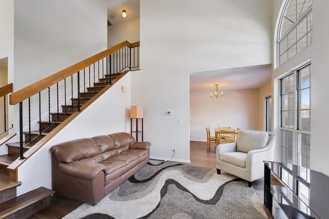 640 Sturnbridge Lane, Schaumburg, IL 60173