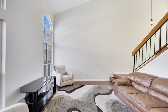 640 Sturnbridge Lane, Schaumburg, IL 60173