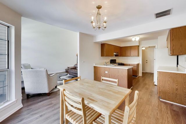 640 Sturnbridge Lane, Schaumburg, IL 60173