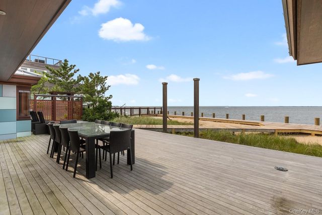 19 Bayview Walk, Seaview, NY 11770