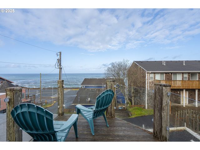 25 Ne CLARKE St, Depoe Bay, OR 97341