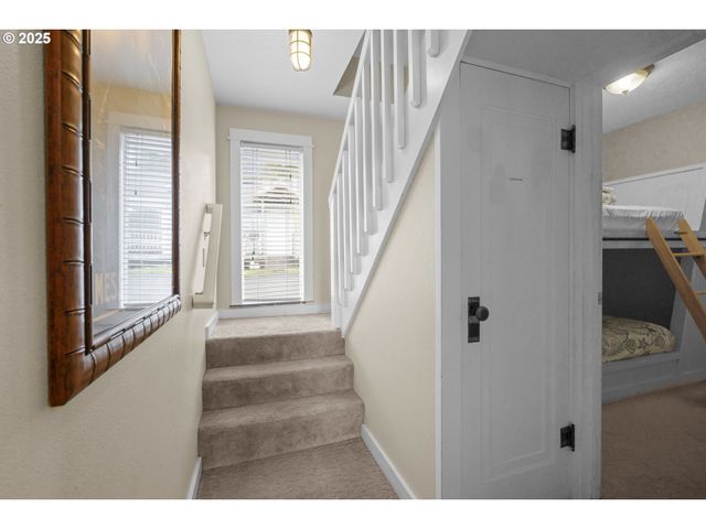 25 Ne CLARKE St, Depoe Bay, OR 97341