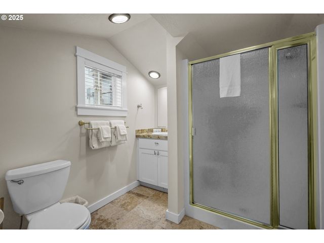 25 Ne CLARKE St, Depoe Bay, OR 97341