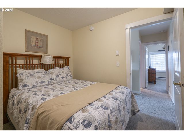 25 Ne CLARKE St, Depoe Bay, OR 97341