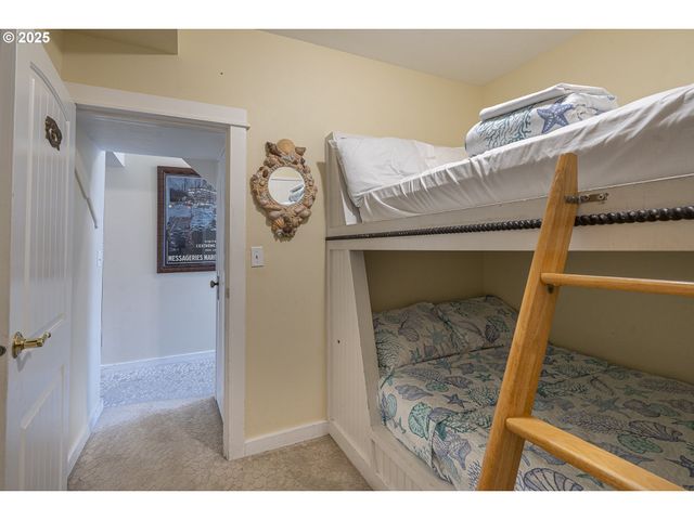 25 Ne CLARKE St, Depoe Bay, OR 97341