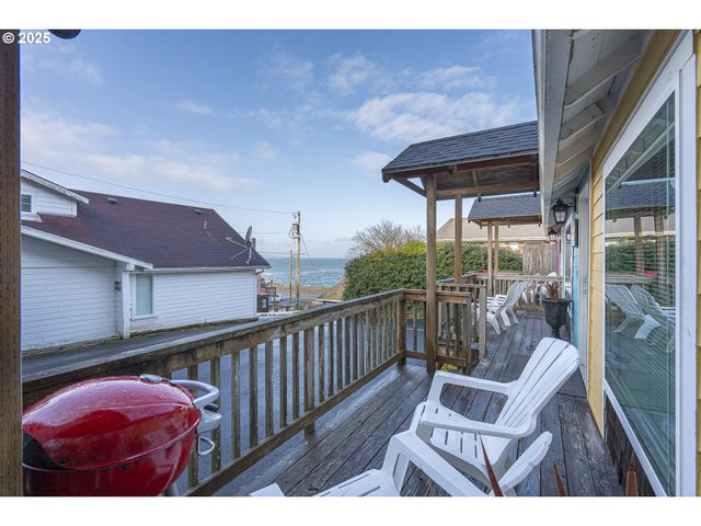 25 Ne CLARKE St, Depoe Bay, OR 97341