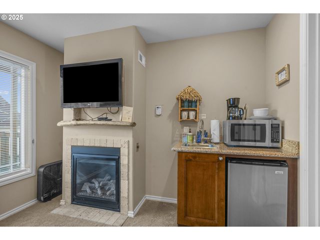 25 Ne CLARKE St, Depoe Bay, OR 97341