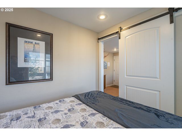 25 Ne CLARKE St, Depoe Bay, OR 97341