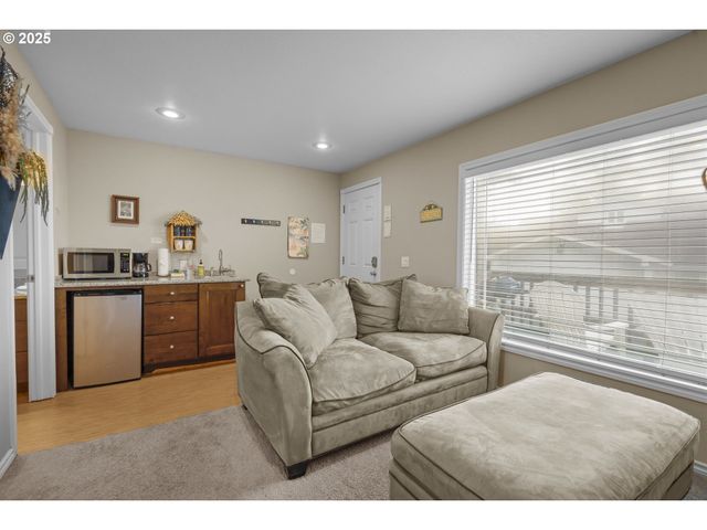 25 Ne CLARKE St, Depoe Bay, OR 97341