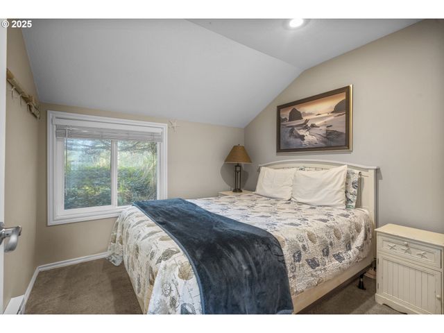 25 Ne CLARKE St, Depoe Bay, OR 97341