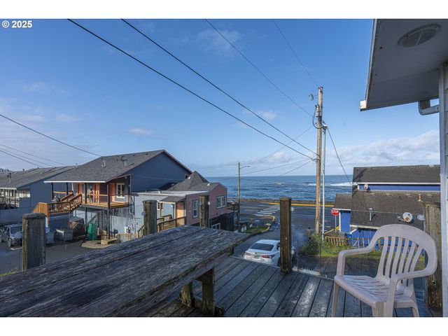 25 Ne CLARKE St, Depoe Bay, OR 97341