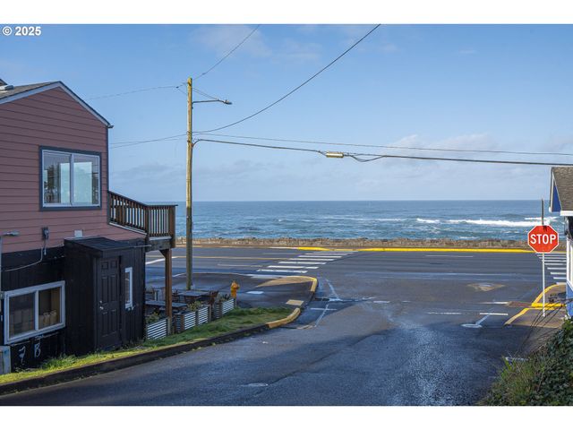25 Ne CLARKE St, Depoe Bay, OR 97341