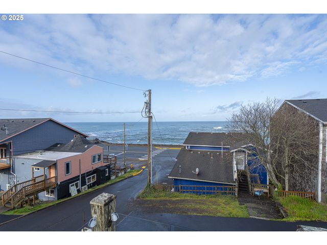 25 Ne CLARKE St, Depoe Bay, OR 97341