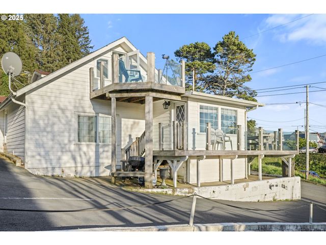 25 Ne CLARKE St, Depoe Bay, OR 97341