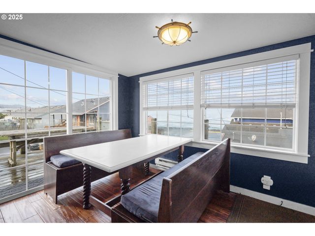 25 Ne CLARKE St, Depoe Bay, OR 97341