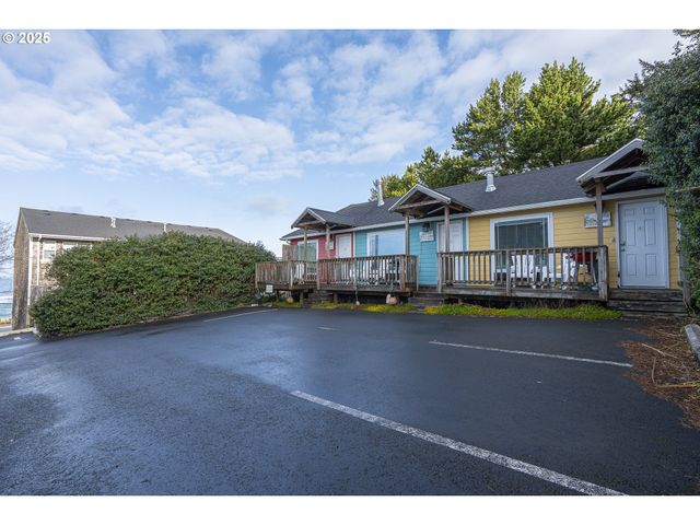 25 Ne CLARKE St, Depoe Bay, OR 97341