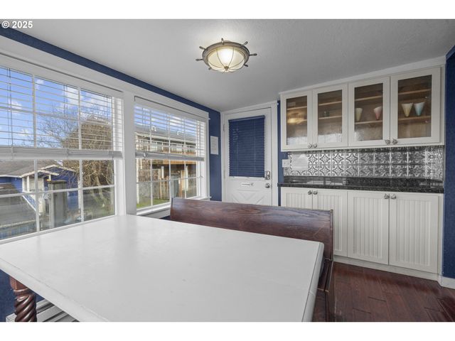 25 Ne CLARKE St, Depoe Bay, OR 97341