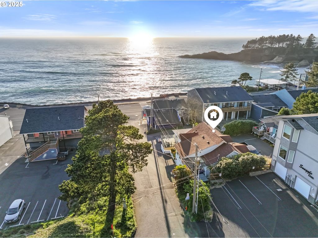 25 Ne CLARKE St, Depoe Bay, OR 97341