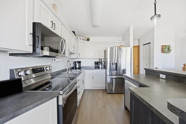 1054 42nd Avenue W, West Fargo, ND 58078