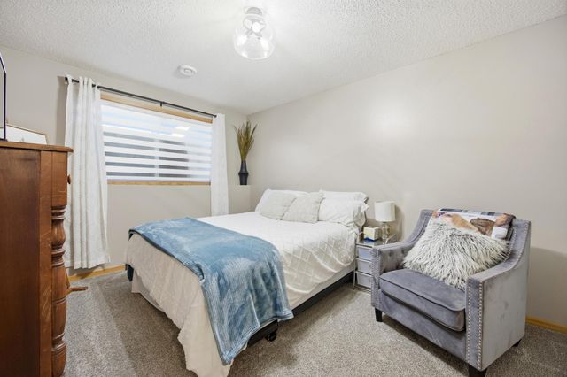 1054 42nd Avenue W, West Fargo, ND 58078