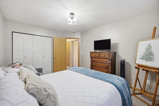 1054 42nd Avenue W, West Fargo, ND 58078