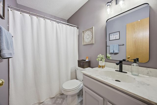 1054 42nd Avenue W, West Fargo, ND 58078