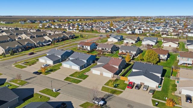 1054 42nd Avenue W, West Fargo, ND 58078