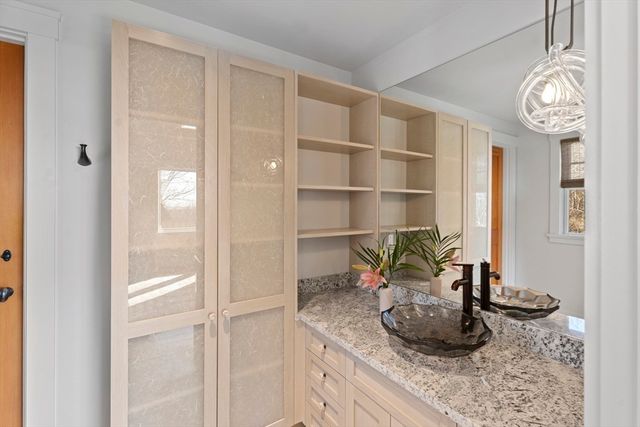 308 South Road, Chilmark, MA 02535