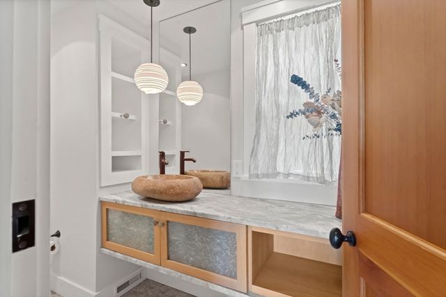 308 South Road, Chilmark, MA 02535