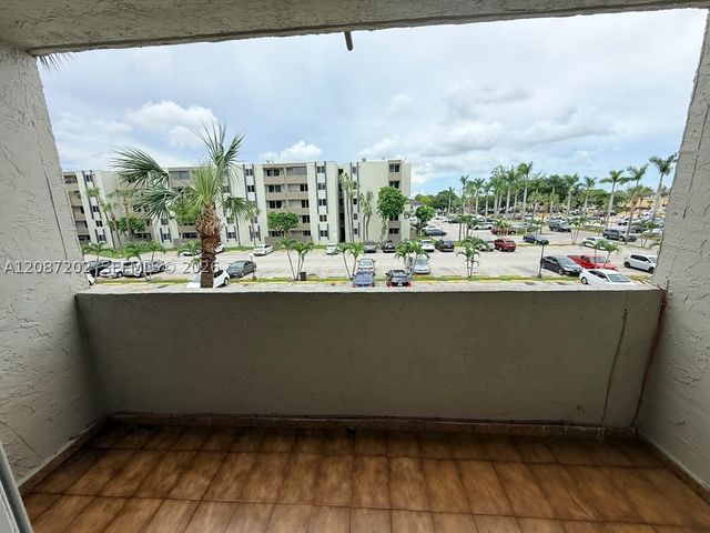 10000 NW 80th Ct 2361, Hialeah Gardens, FL 33016